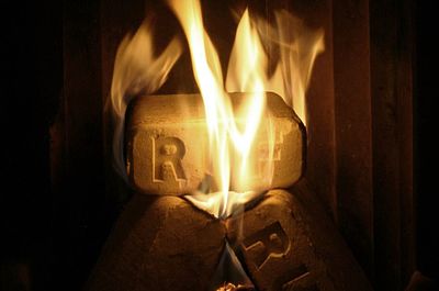 Burning briquette